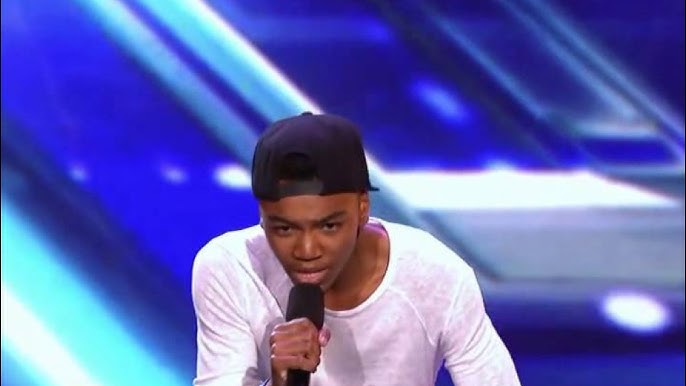 Teen Star Walks On Stage then Delivers a Performance Full of Confidence