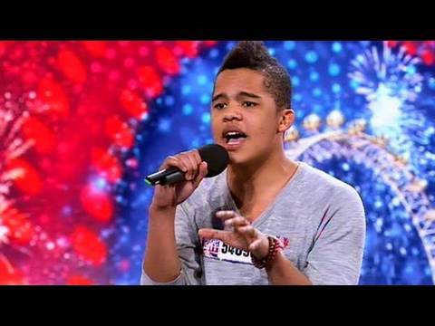 16-Year-Old Walks On Stage then Delivers a Voice Full of Soul
