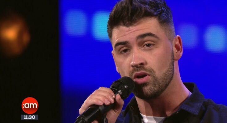 Christopher King Earns a Golden Buzzer with His Country Audition