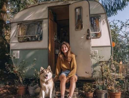 A Teenage Girl Paid Just $200 for an Old Caravan — What Happened Next Surprised Everyone – Dogrupara News