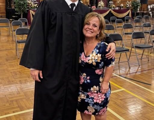 At My College Graduation, My Biological Father Showed Up — What He Said Changed Everything – Dogrupara News
