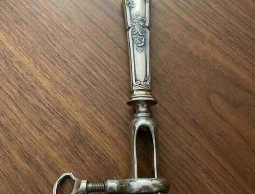 The Mystery Object Hidden in Grandmother’s Forgotten Drawer – Dogrupara News