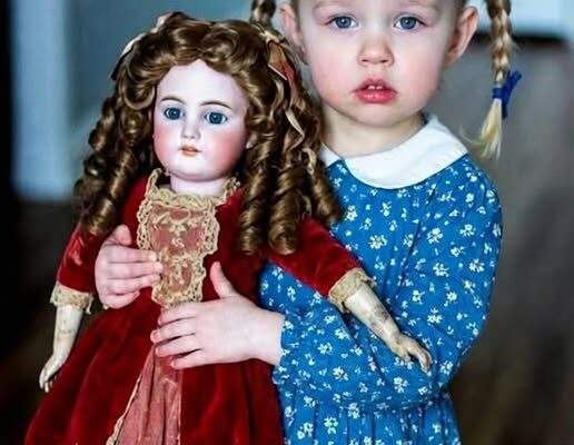 The Echo of a Voice: How a Flea Market Find Healed Two Broken Families – Dogrupara News