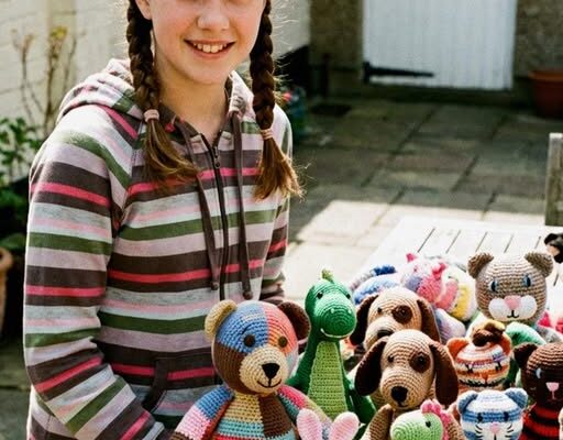 My Daughter Sold the Toys She Made – Then a Stranger Pulled Up and Shared a Surprising Connection –