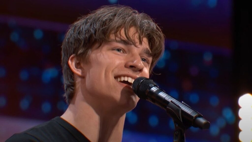 Retro Soul on a Modern Stage: How Alex Sampson Stunned the Judges with “Pretty Baby”