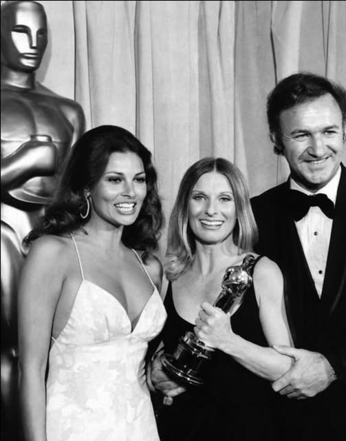 This original Oscars photo from 1972 is not edited. Observe it closely and try not to gasp when you see it