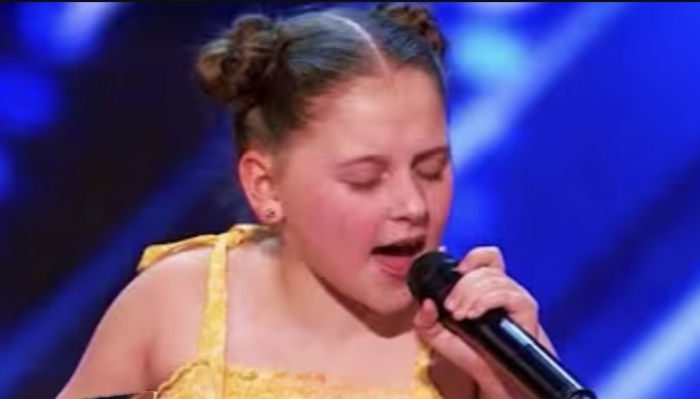 Shy 12-Year-Old Walks On Nervous… Then Her “Dance Monkey” Has the Whole Room in Shock