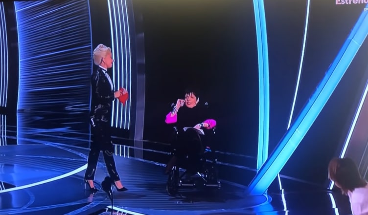 Liza Minnelli beautifully performed on stage and earned Lady Gaga’s applause
