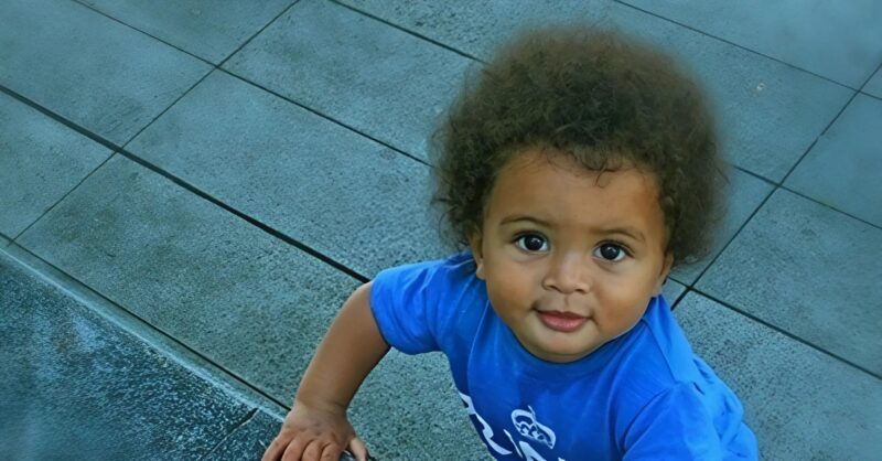 Mother has never cut her son’s hair: see how he looks now at the age of 8…