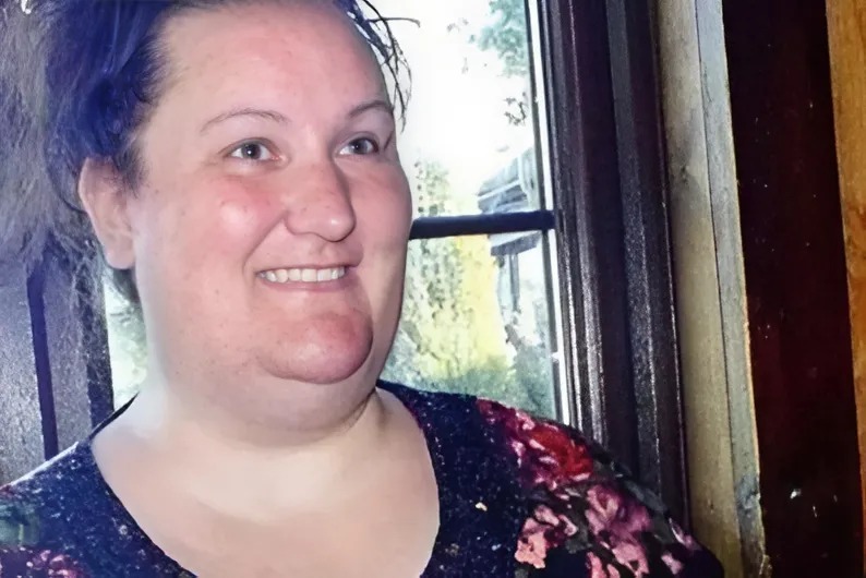 This 55-Year-Old Woman Changed Her Hair Color to Blonde and Lost Weight… Check How She Looks After!